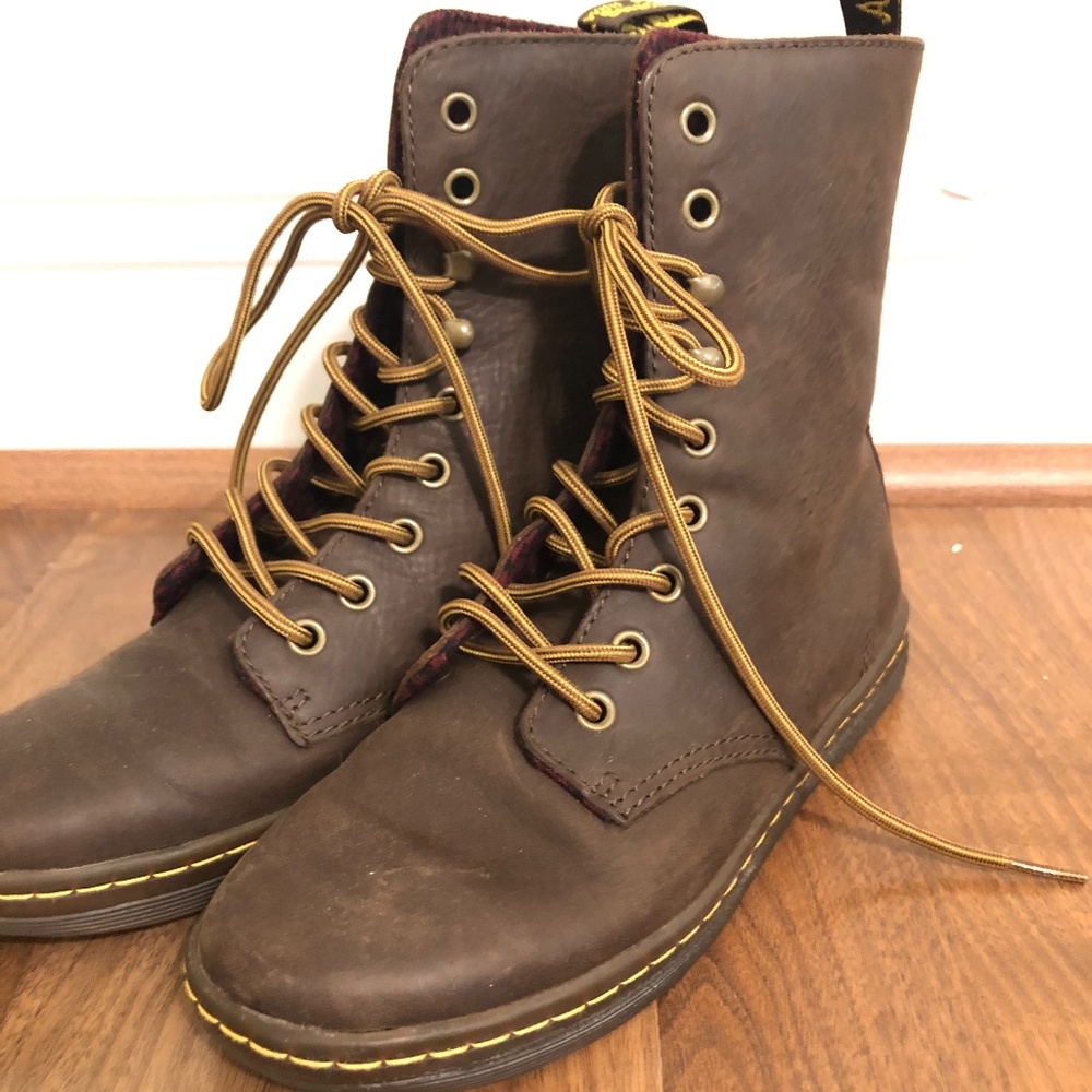 Dr. Martens Casual Boot sz US 6